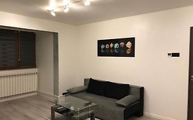 Elegant & Silver Luxury Apartament